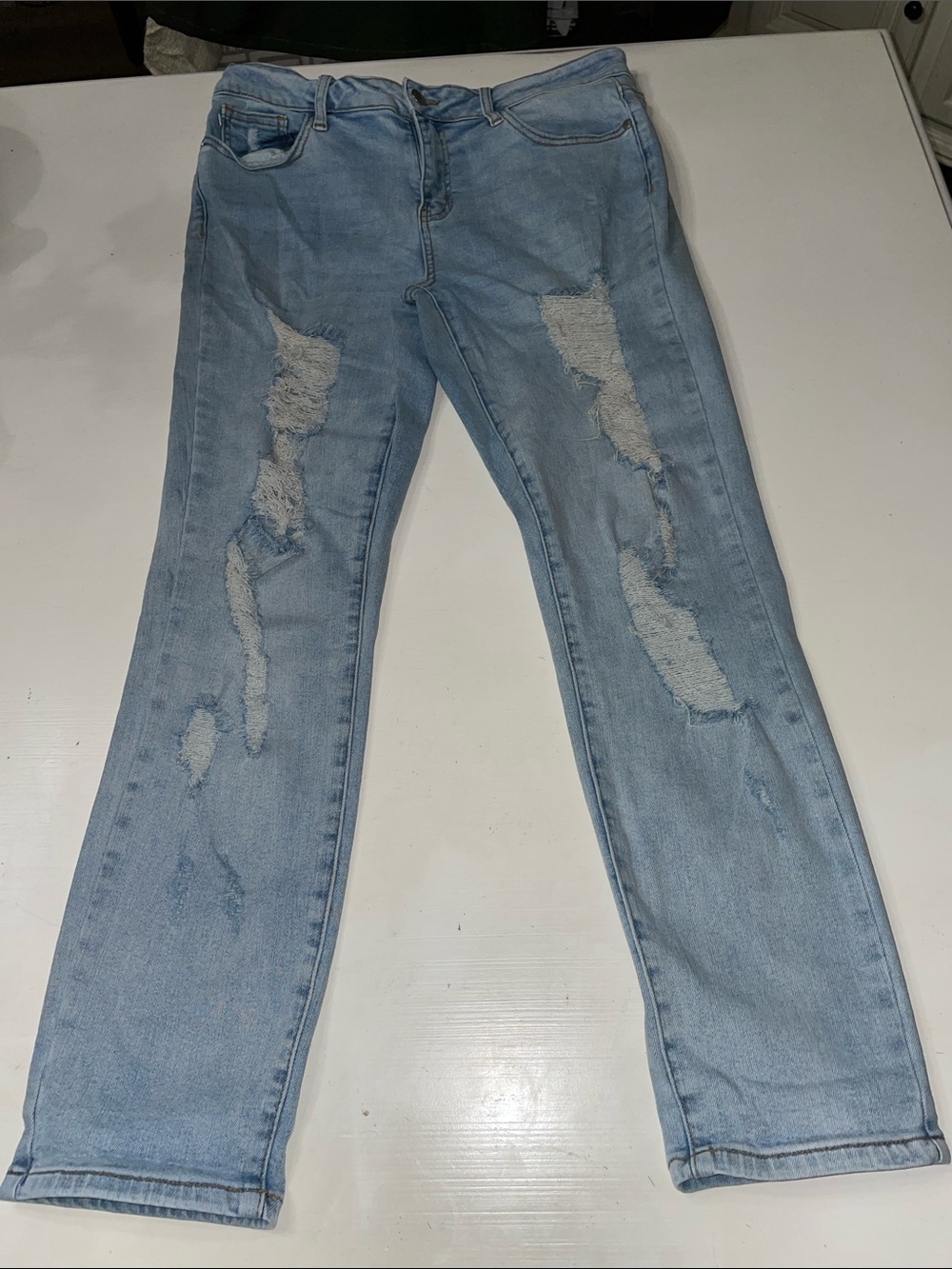 Judy Blue cropped distressed jeans size 11/30